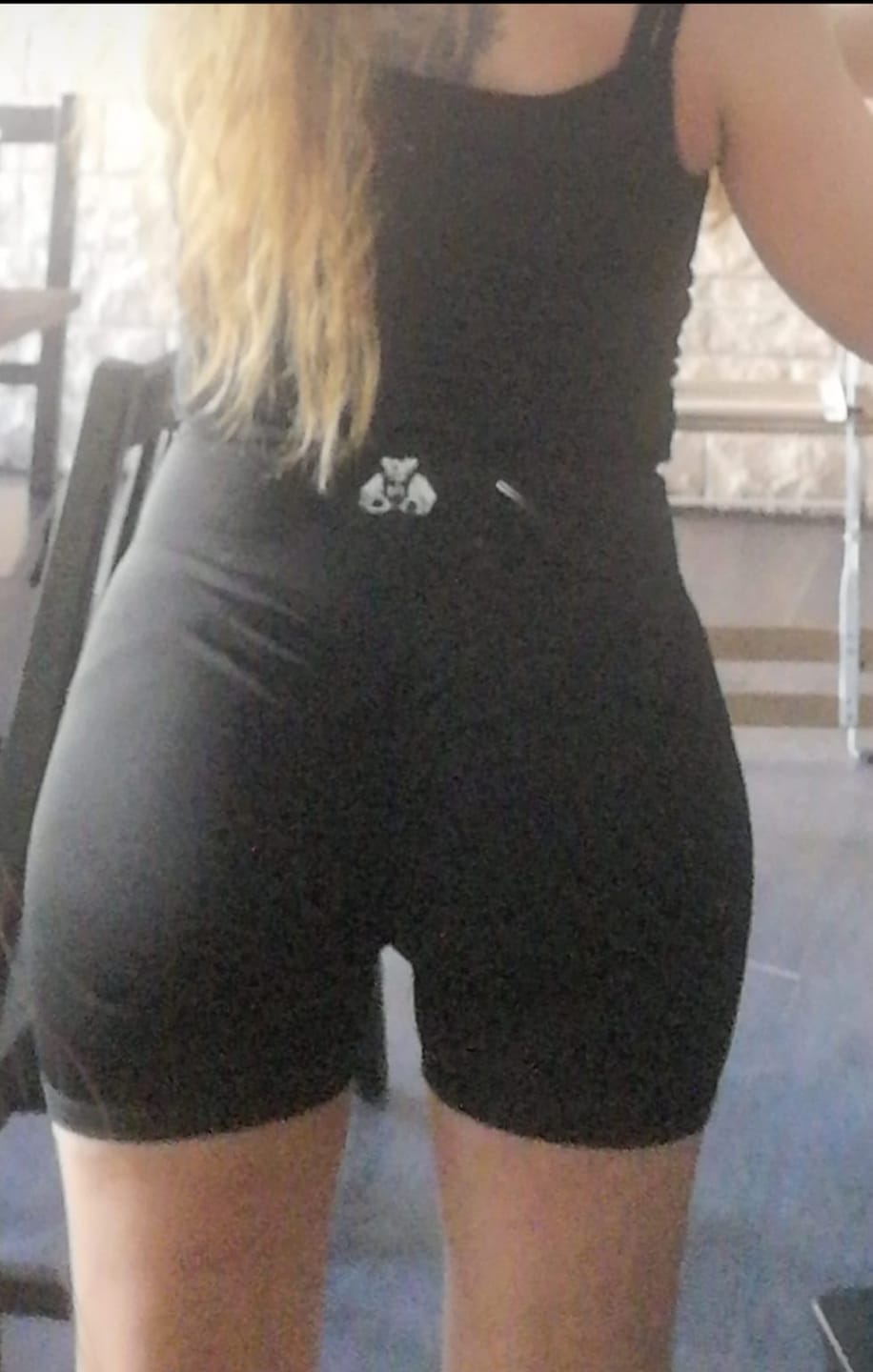 Customer photo review of LEGGINGS SHORTS INTENSE BLACK