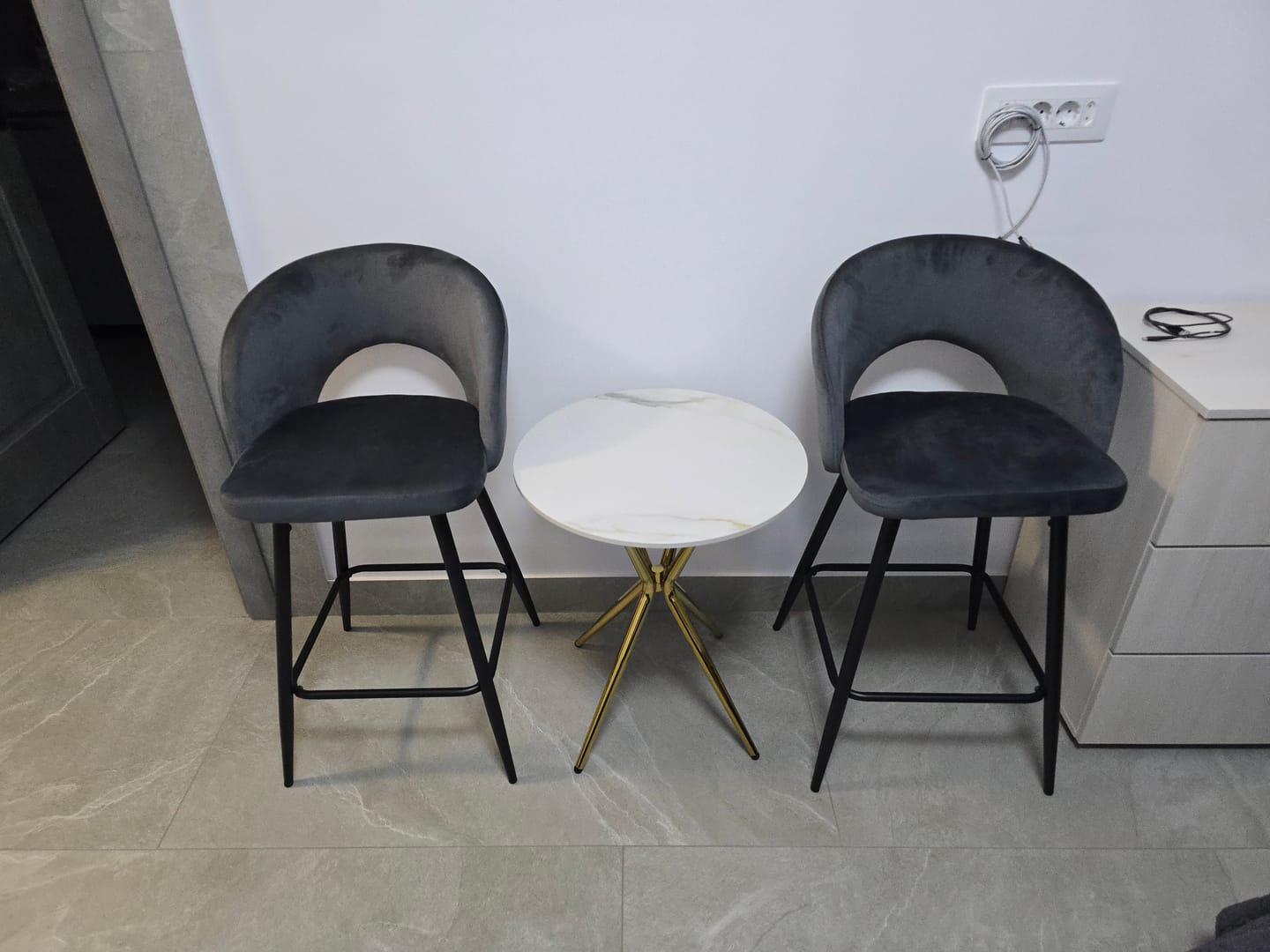Customer photo review of Scaun bar H96, gri/negru, stofa/otel, 48x49x89 cm