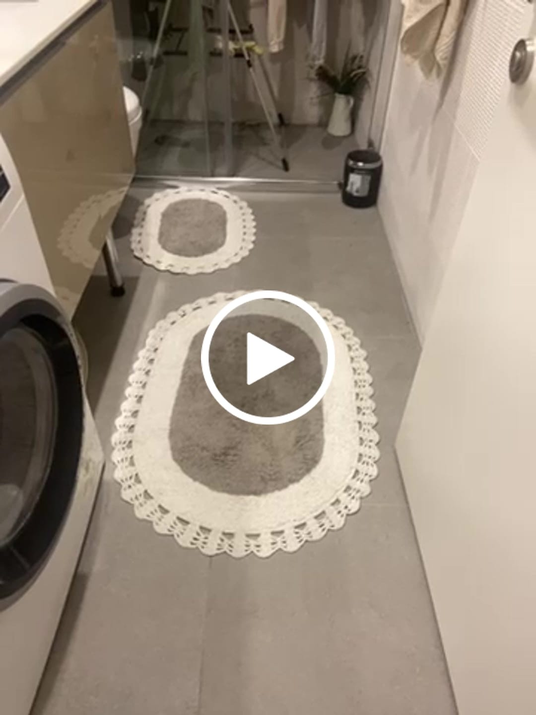 Customer video review of Bianca 2’li Takım Banyo Paspası %100 Pamuk 40x60 + 60x90 Açık Gri