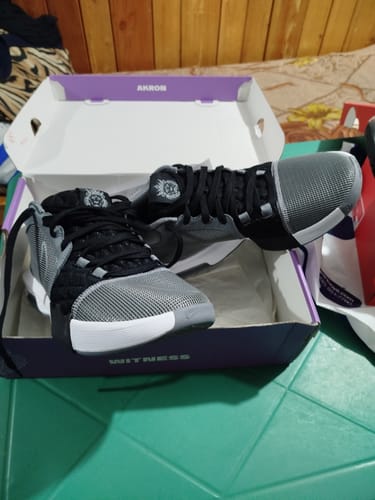 Customer photo review of Nike Men's LeBron Witness 8 EP Basketball Shoes