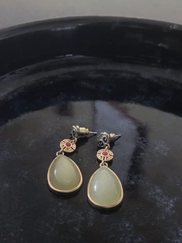 Customer photo review of Xiangyun 祥云 Auspicious Cloud Earrings
