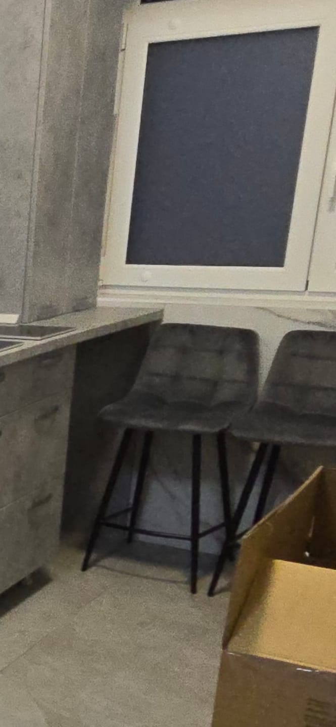 Customer photo review of Scaun bar MILA H-2, gri/negru, stofa catifelata/metal, 43x38x87 cm