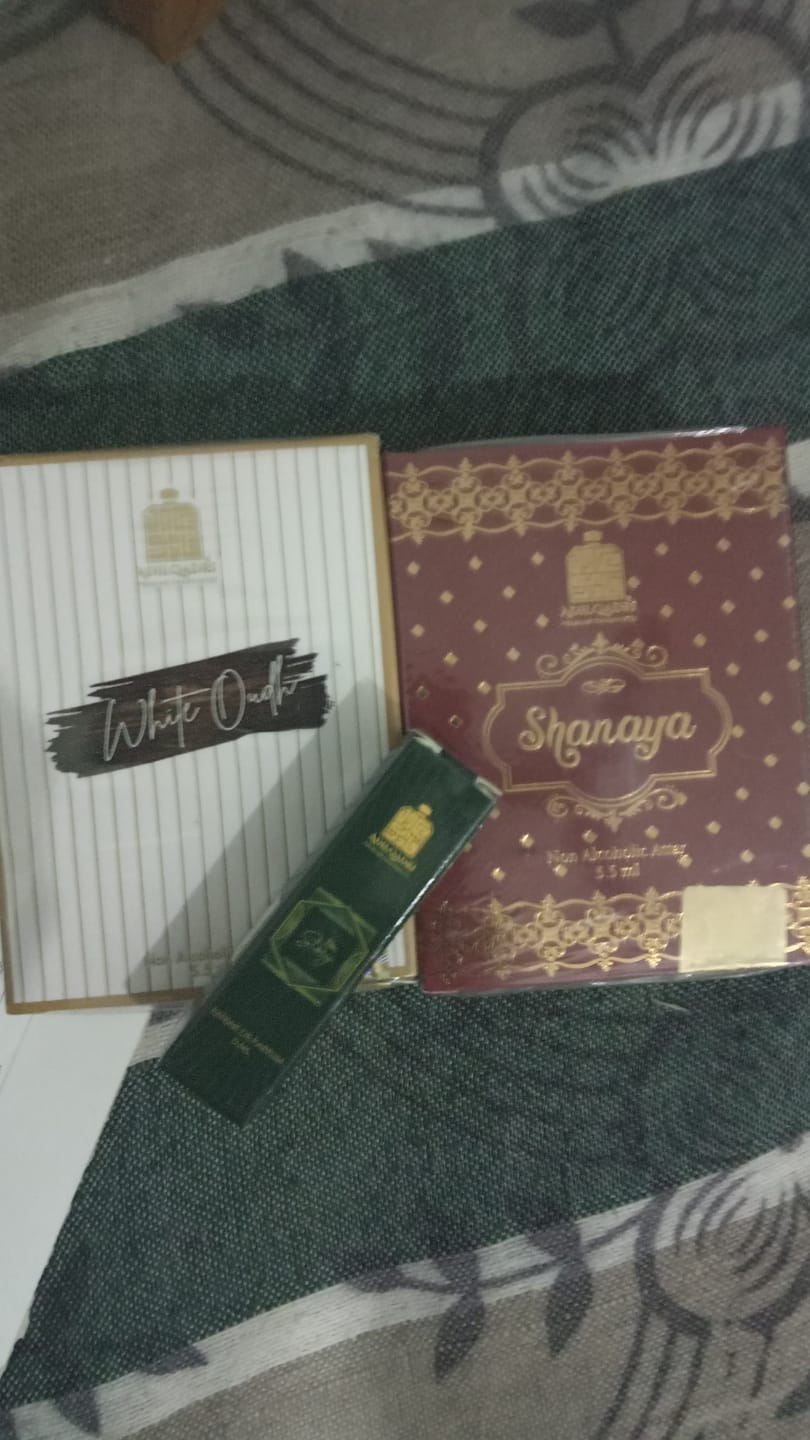 Customer photo review of 2 Pcs Attar Set Shanaya And White Oudh 5.5 Ml Each