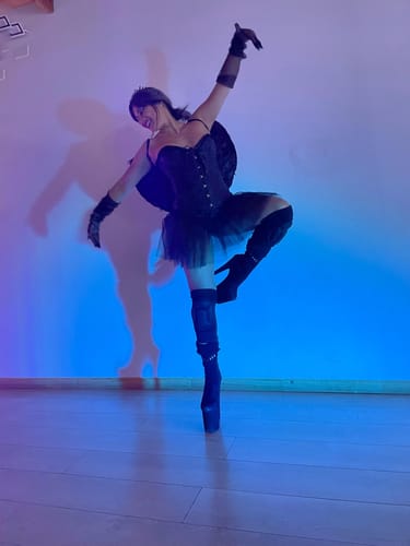 Customer photo review of DISFRAZ CISNE NEGRO