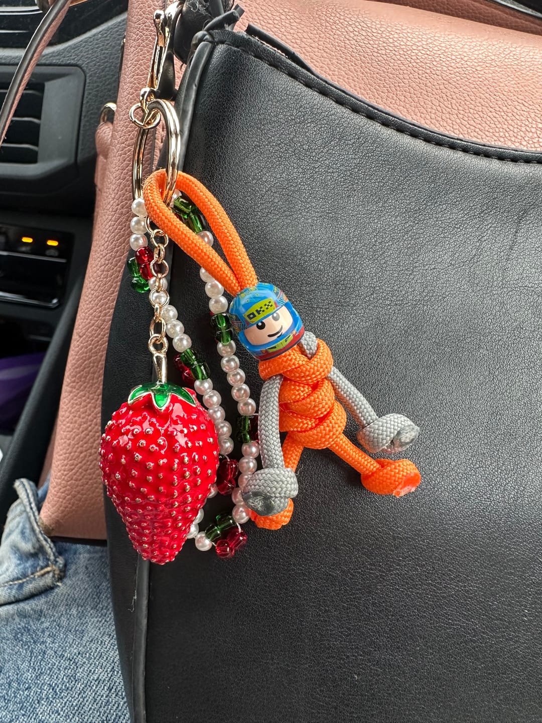 Customer photo review of Limited Edition Oscar Piastri Racing Paracord Buddy Keychain