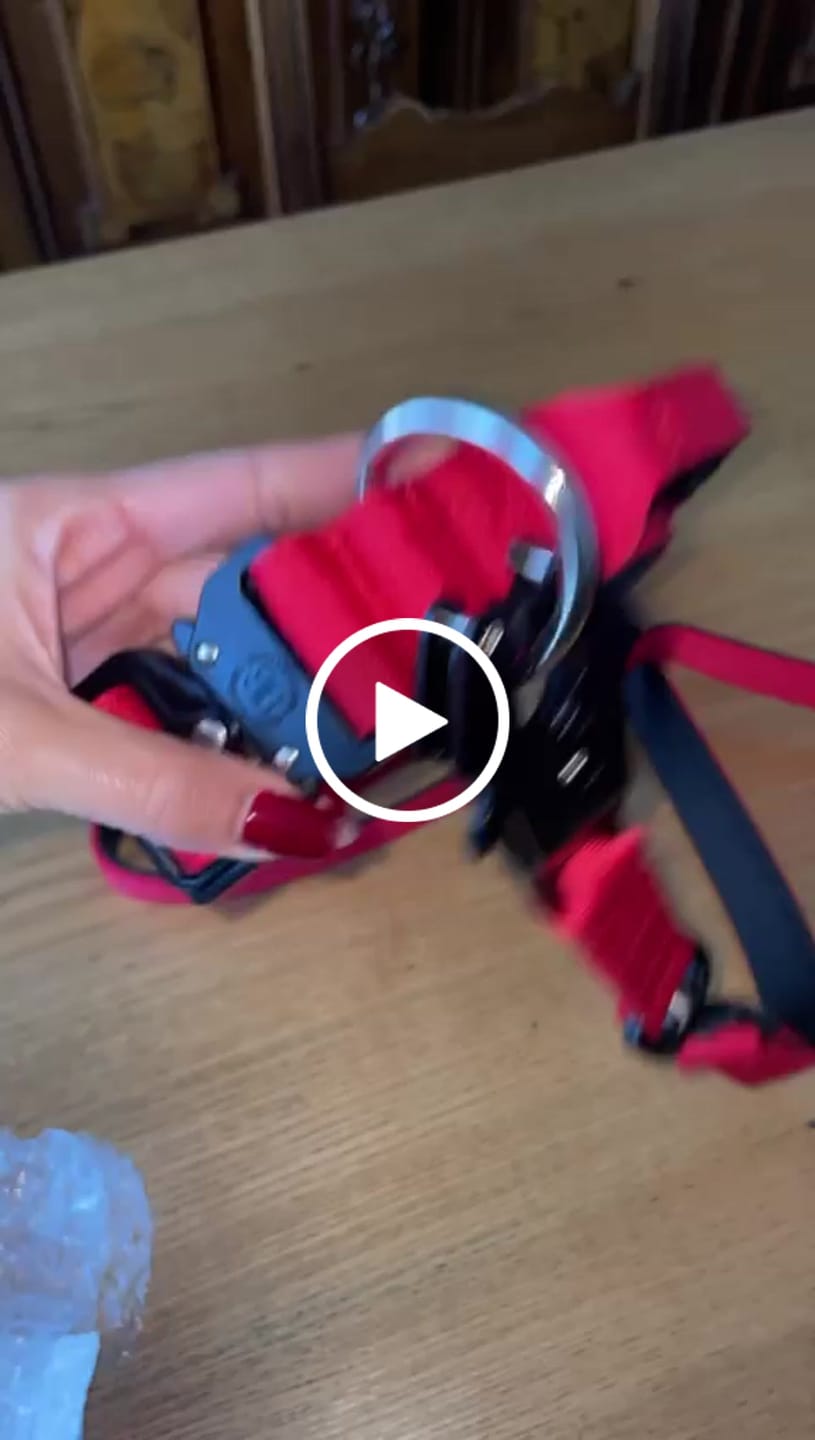 Customer video review of 1.4m Swivel Combat Lead | Anti-Tangle & Secure Clip - Red