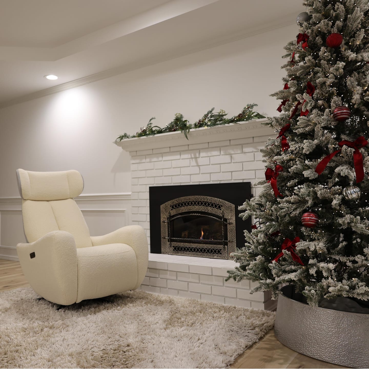 Customer photo review of SwanSing Swivel Power Zero Gravity Recliner Chair