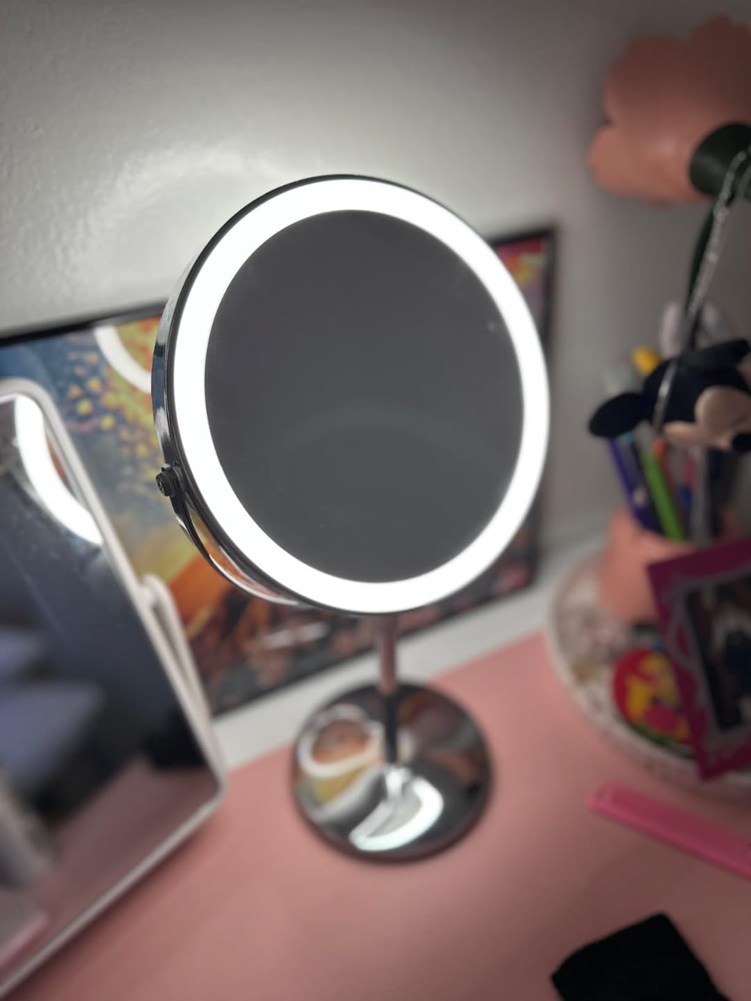 Customer photo review of LumiGlow Pro Intelligent makeupspejl med justerbart LED-lys og 10x forstørrelse