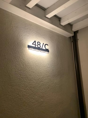 Customer photo review of Numero civico luminoso modello Line Ray 02