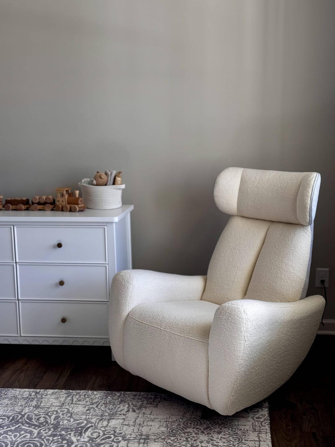 Customer photo review of SwanSing Swivel Power Zero Gravity Recliner Chair