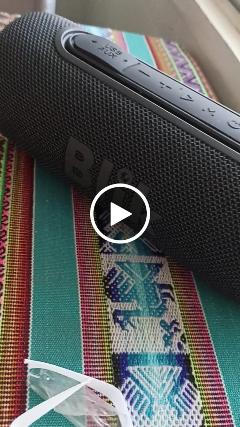 Customer video review of Parlante Blik Live