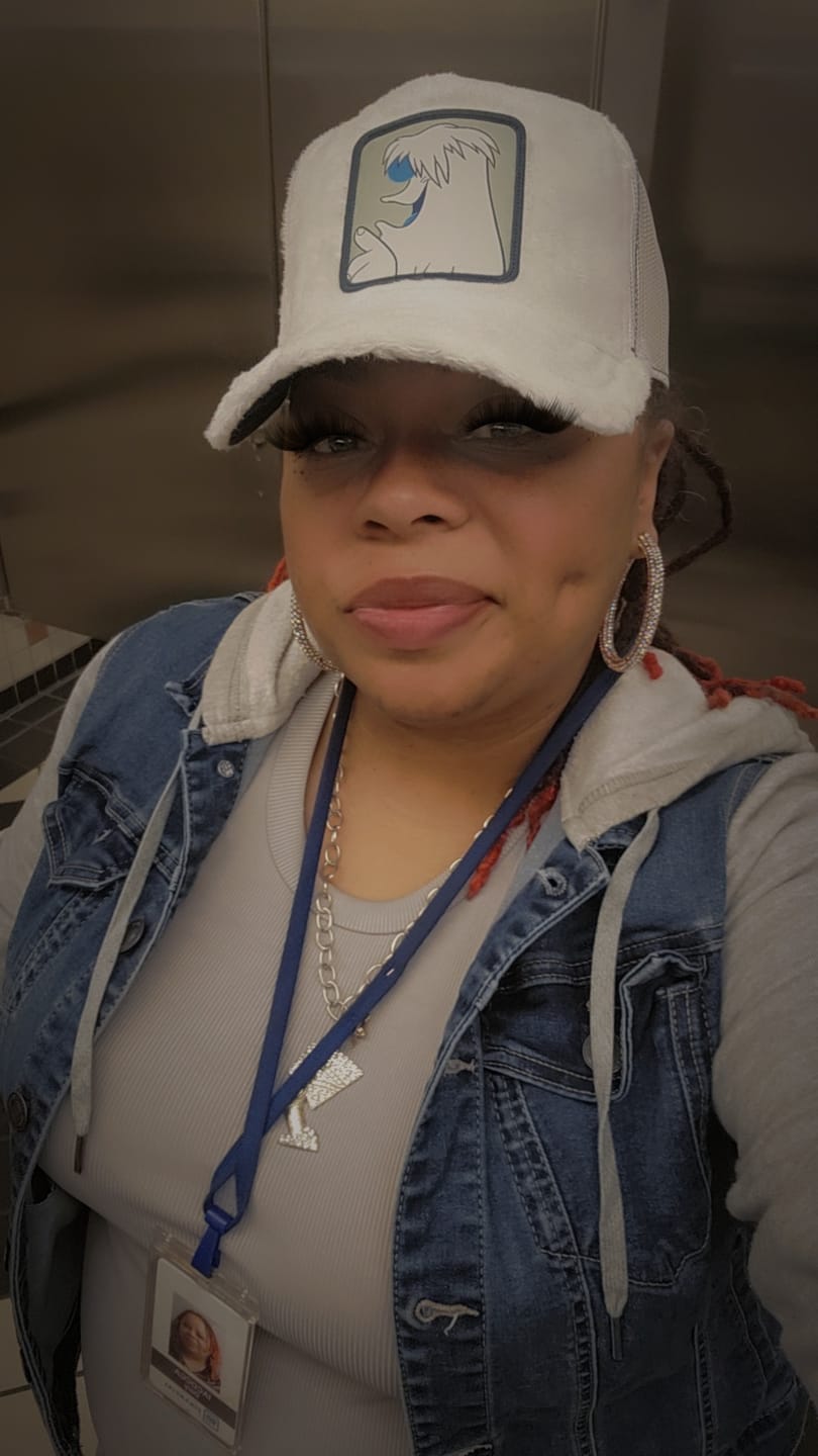Customer photo review of OVERLORD X Looney Tunes: Abominable Snowman Hugo Trucker Cap