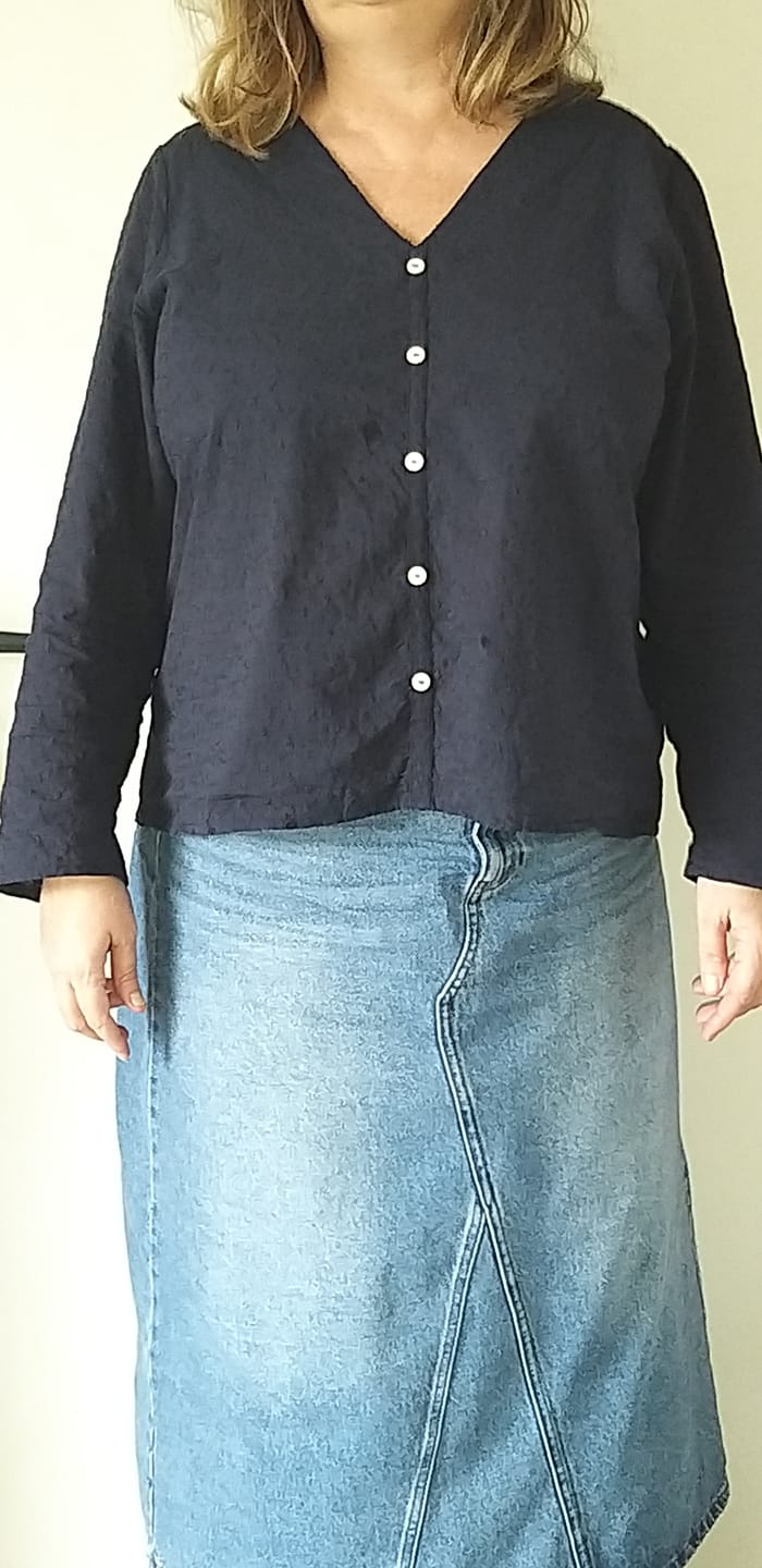 Customer photo review of Blouse Flora - broderie bleu marine