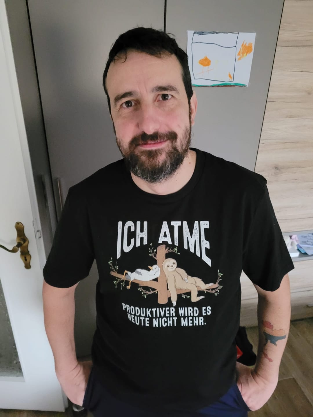 Customer photo review of Ich atme Möwe Faultier  · Herren Premium Bio T-Shirt