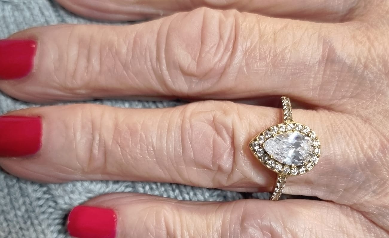 Customer photo review of Drop Ring | 18K vergoldet