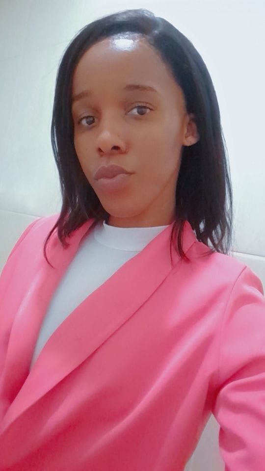 Customer photo review of KAMO - Brazilian 13x4 Lace Front Wig