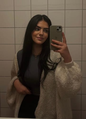 Customer photo review of Tammy Strickjacke - Dunkelbraun