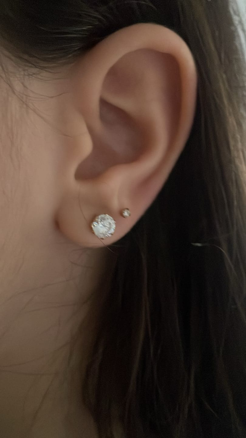 Customer photo review of Round Dainty Ohrstecker Set 18K Vergoldet