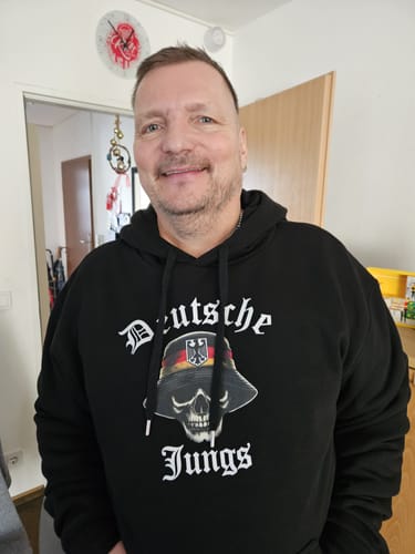 Customer photo review of Deutsche Jungs  Premium Hoodie