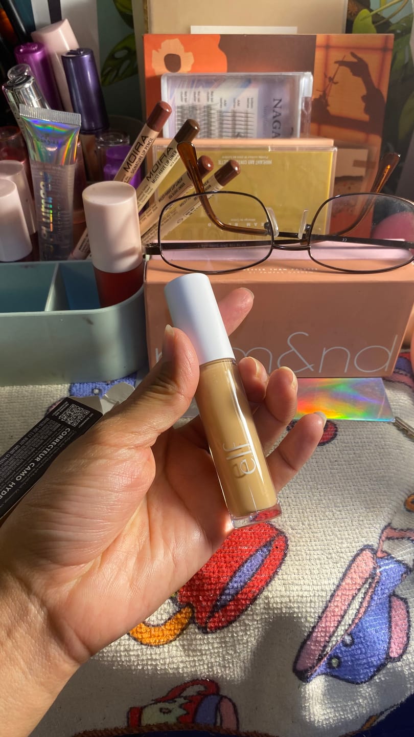 Customer photo review of Hydrating Camo Concealer