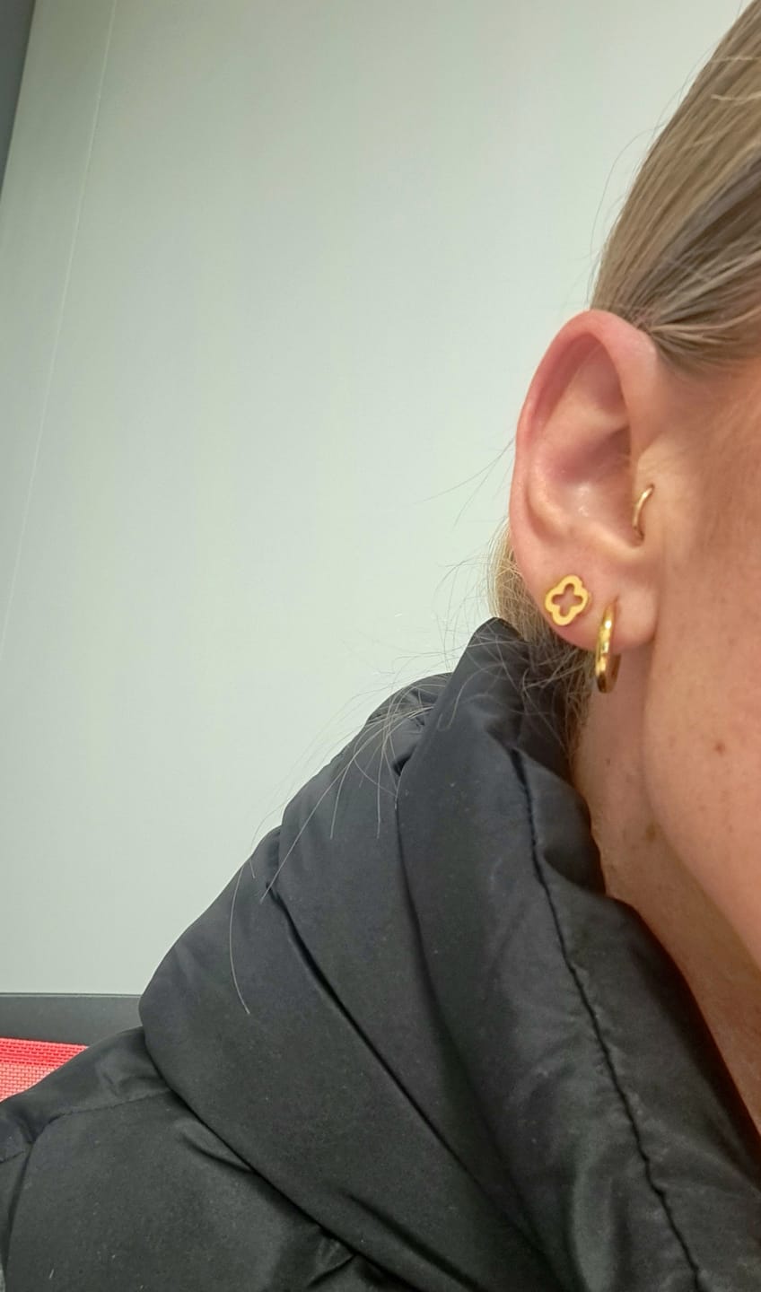 Customer photo review of Clover Ohrstecker | 18K vergoldet