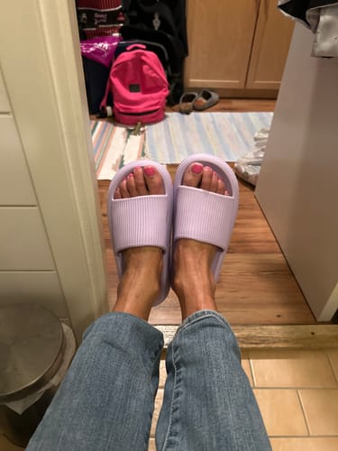 Customer photo review of HappyFlops