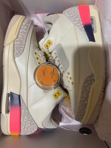 Customer photo review of Jordan 3 J Balvin Sunset Medellin