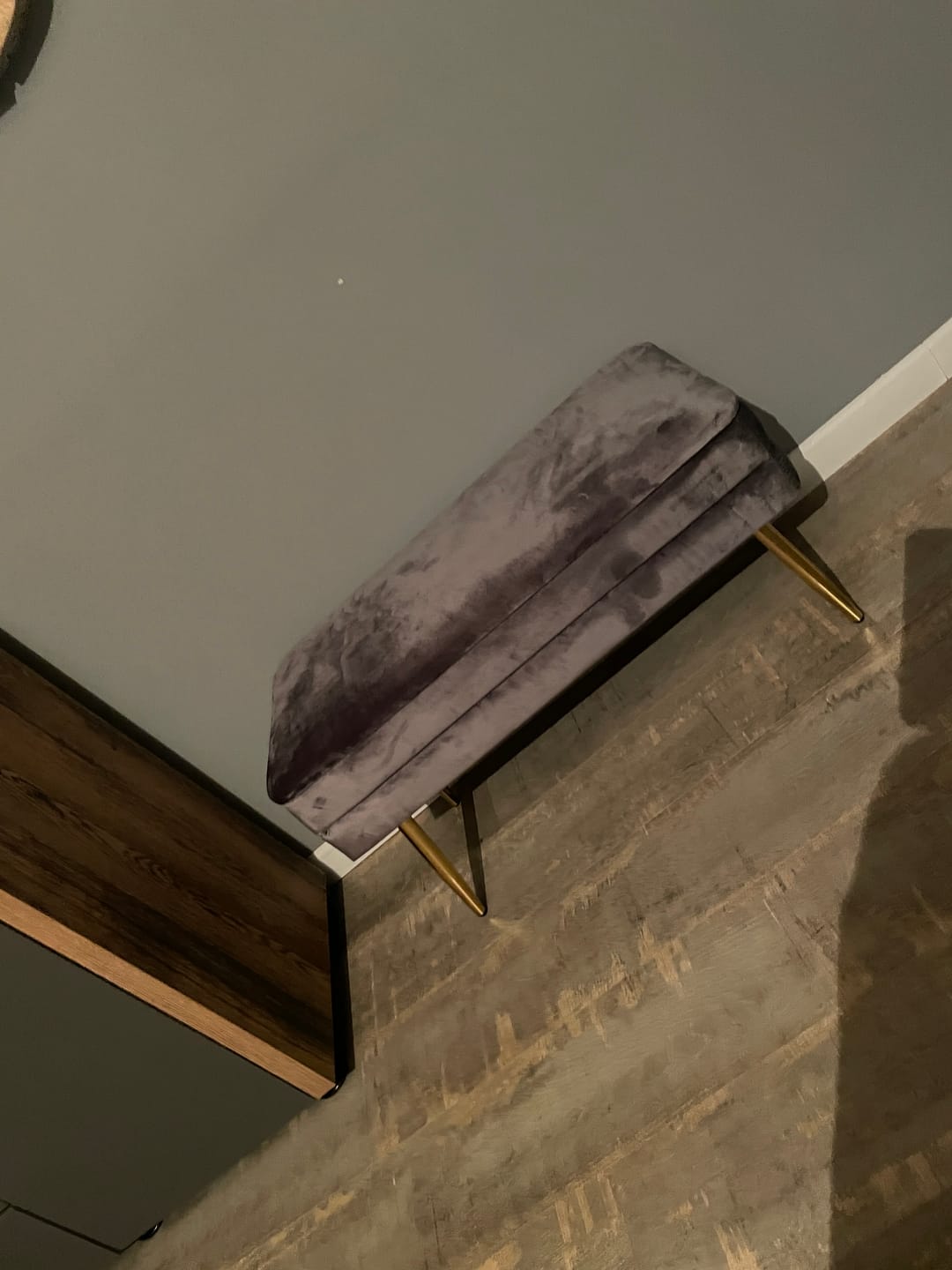 Customer photo review of Bancheta VELVA, gri inchis/auriu, stofa catifelata/metal, 78x35x40 cm