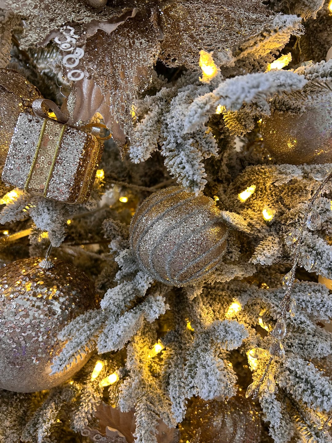 Customer photo review of Champagne Glittered Swirl Bauble