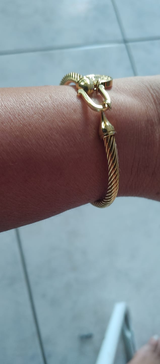 Customer photo review of Colar Gargantilha Coração Minimalista Banhado em Ouro 18K