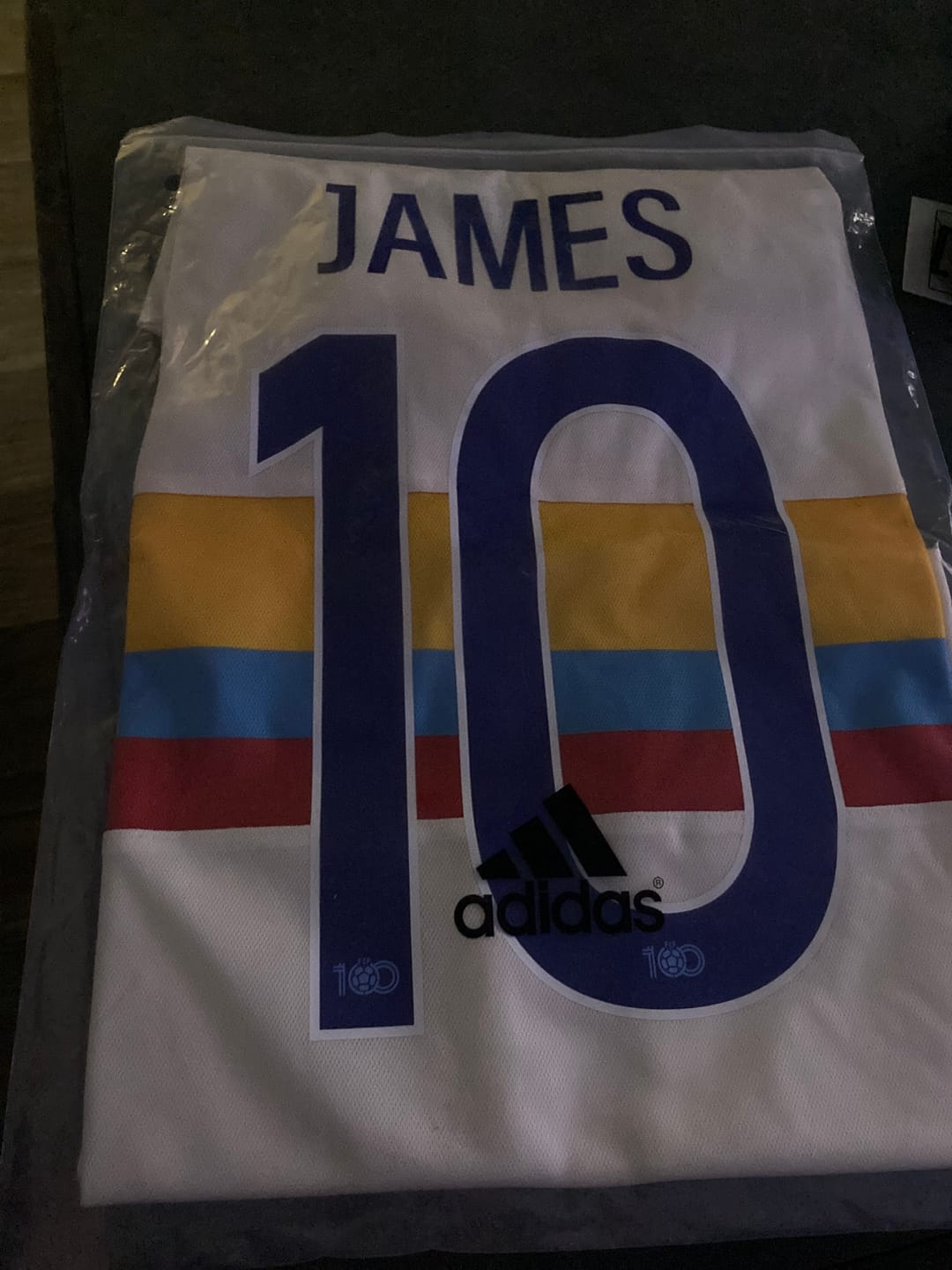 Customer photo review of James Rodriguez Colombia White Jersey Camiseta Trikot Maglia Soccer Shirt