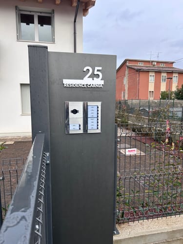 Customer photo review of Numero civico e testo sagomato modello Line 02 Acrilico