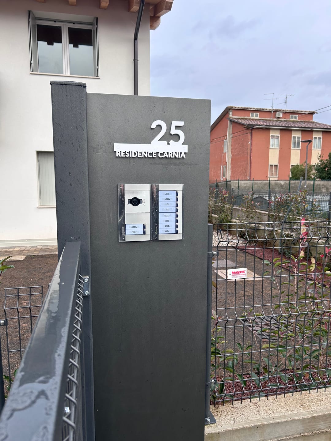 Customer photo review of Numero civico e testo sagomato modello Line 02 Acrilico
