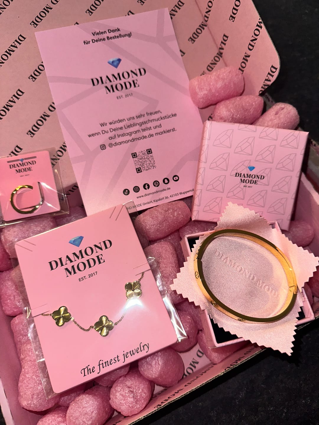 Customer photo review of Crossed Arianna Armreif | 18K vergoldet