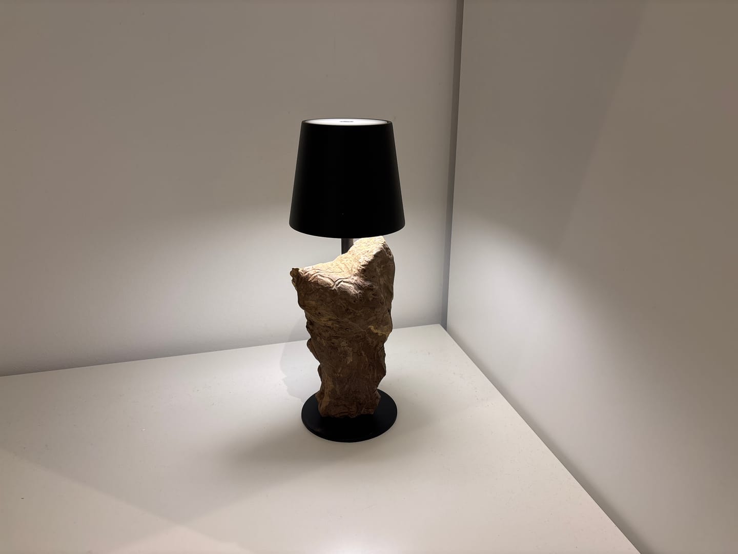 Customer photo review of LED Akku Tischlampe SERA kabellos Schirm Schwarz