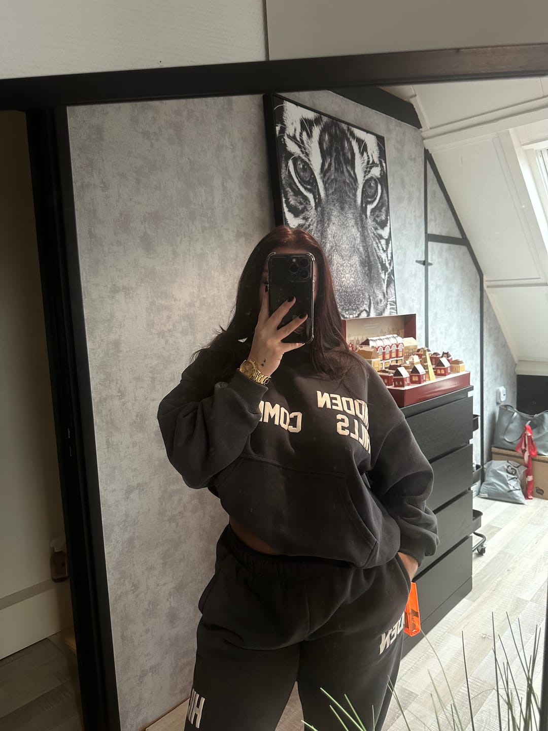 Kundenbewertung mit Foto von GATED COMMUNITY SWEATPANTS DARK GREY