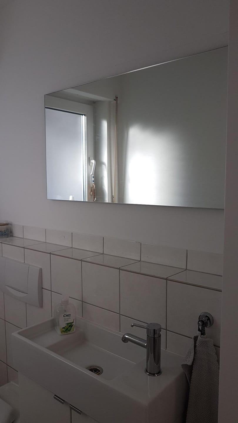 Customer photo review of Spiegel ohne Rahmen, Badspiegel & Wohnzimmerspiegel inkl. Befestigungsset, mit polierten Kanten, Eckig
