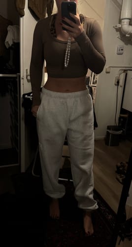 Customer photo review of GATED COMMUNITY SWEATPANTS LIGHT GREY