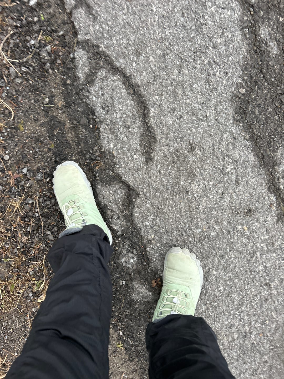Customer photo review of Caspar Pro - Non-slip & Water-Resistant Winter Barefoot Shoe