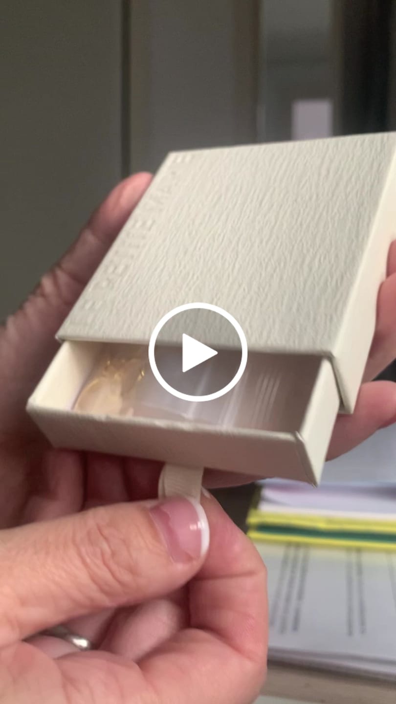 Customer video review of Pendientes Plumas de Amor
