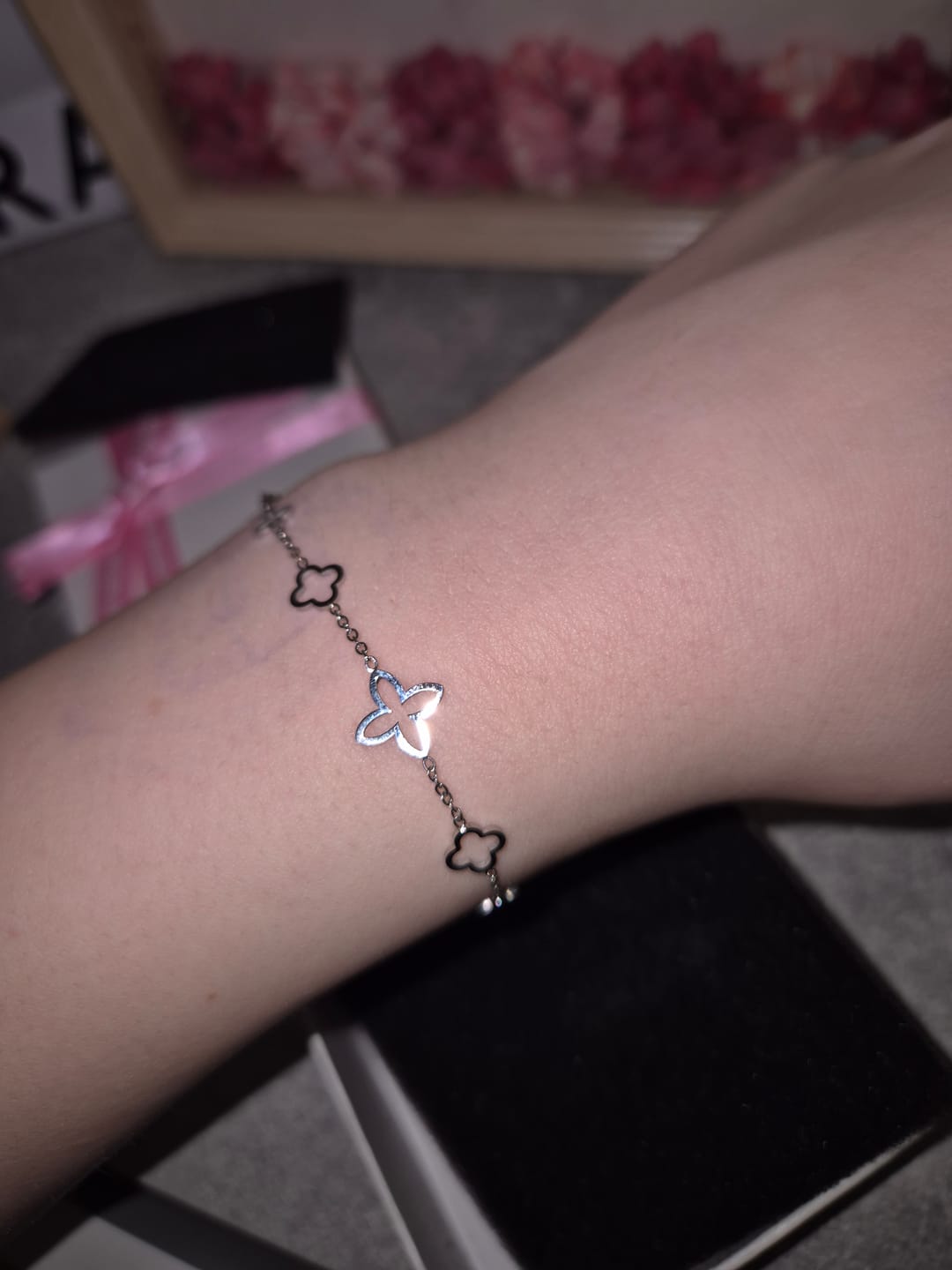 Customer photo review of Fancy Clover Armband | 18K vergoldet