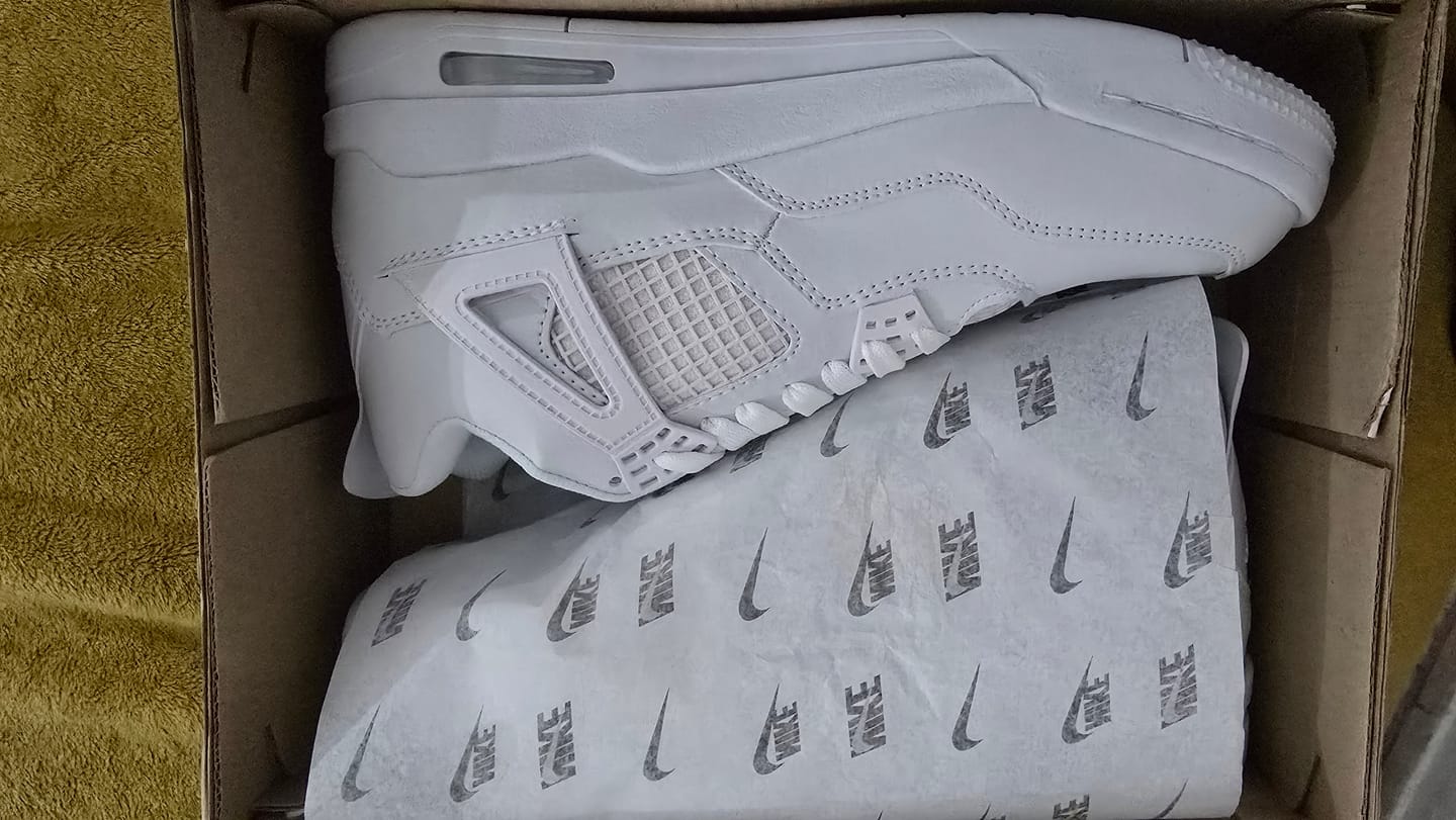 Customer photo review of Tenis Retro 4 Blanco Total