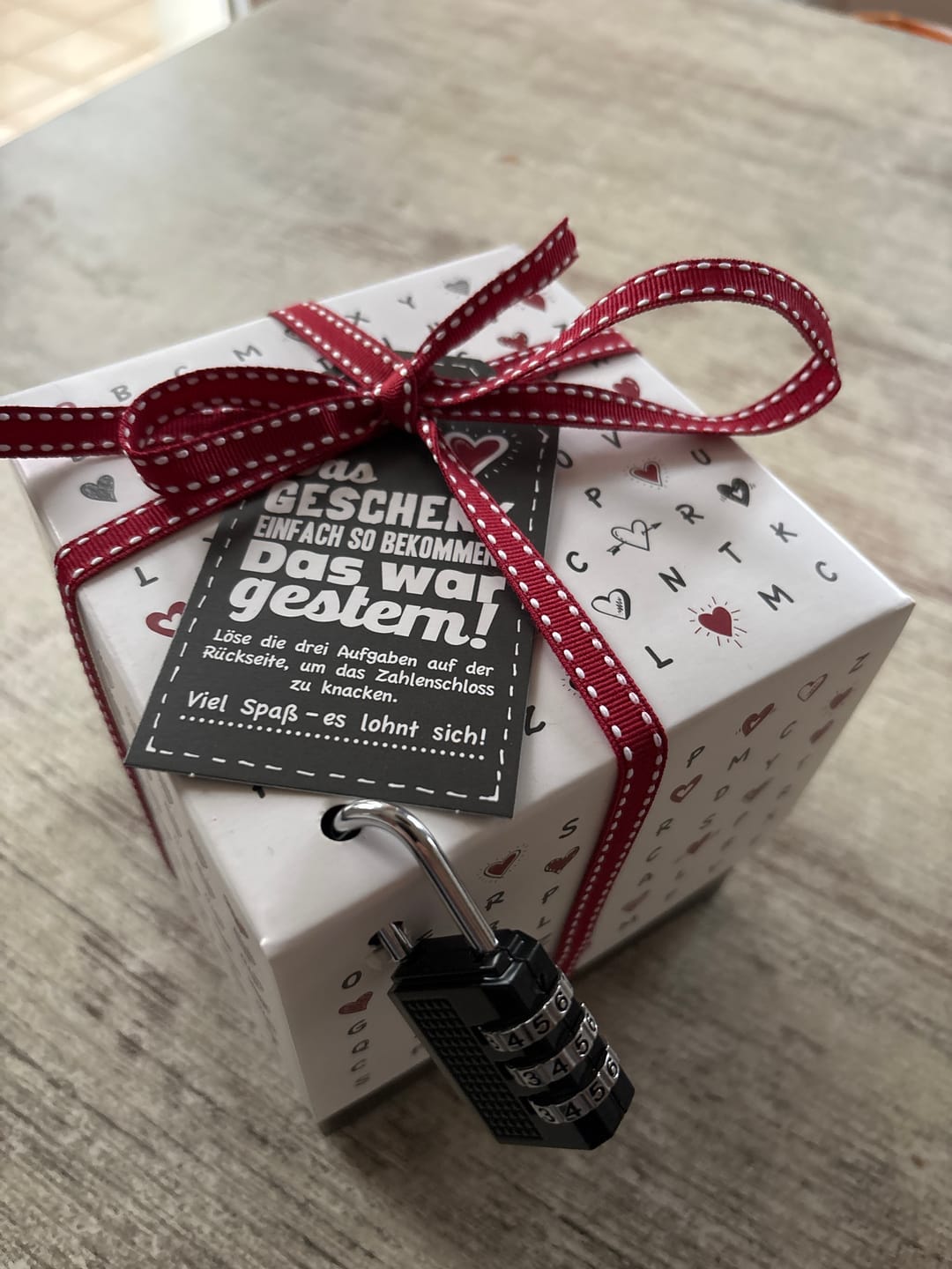 Customer photo review of Rätselgeschenkbox Herzen 12,5cm, weiß