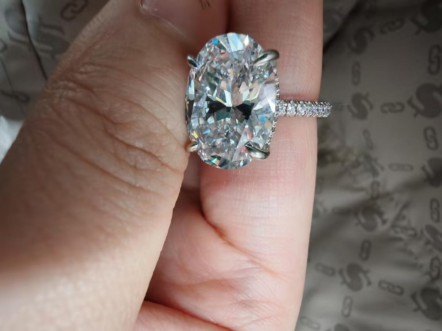 Customer photo review of S925 8.0 Carat Oval Cut Exclusive Simulated Diamond Engagement Ring Travel Ring For Women