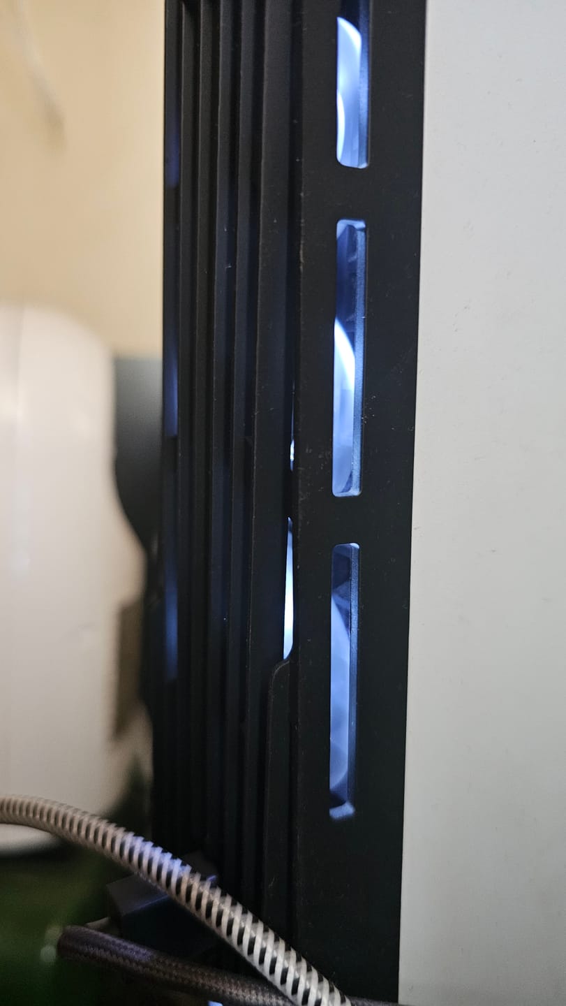 Customer photo review of Scry Artic PlayStation 5 Cooler - Black + Free Scry Dust kit