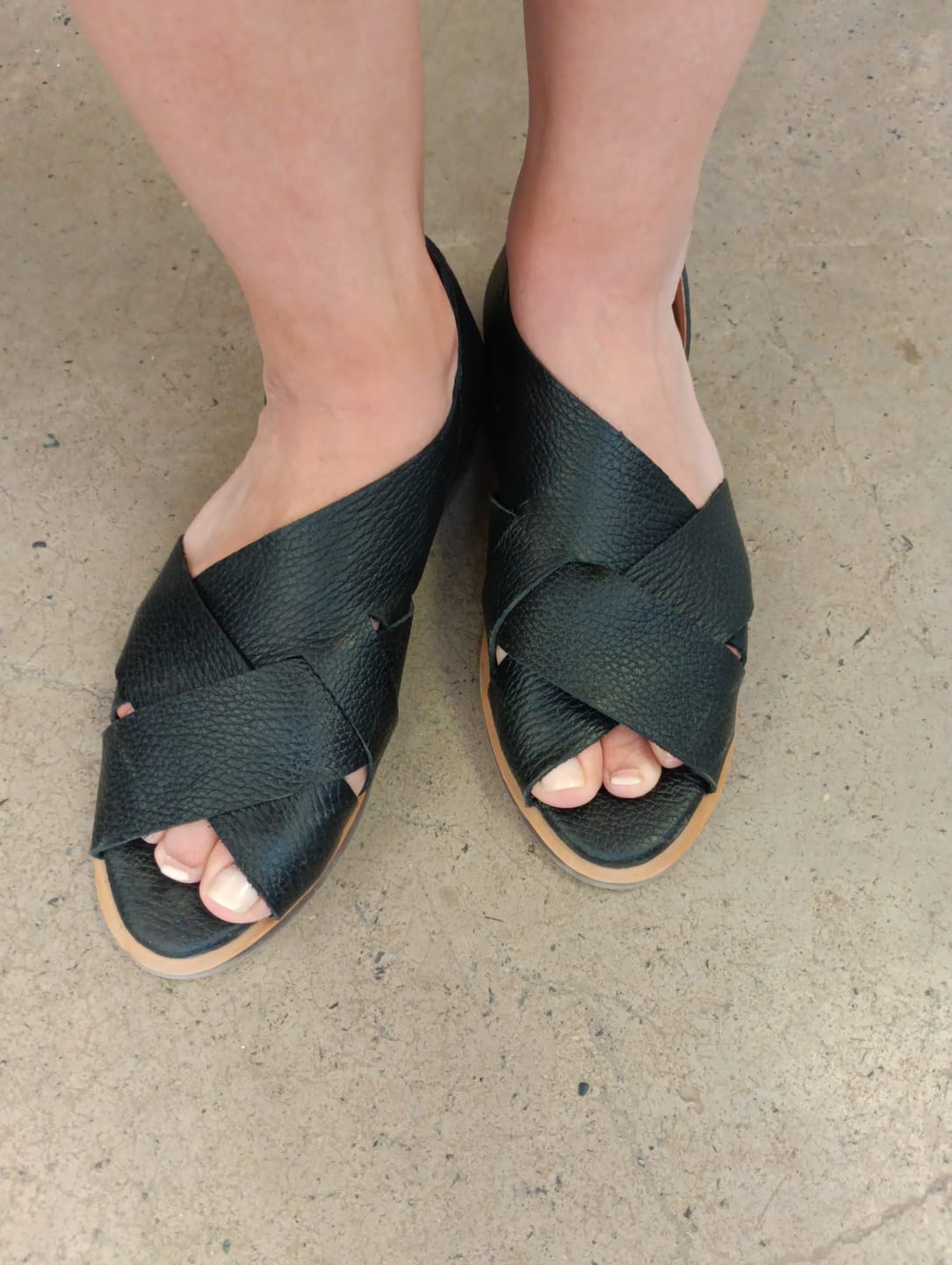 Customer photo review of Sandalia Mujer / Socaire Negro