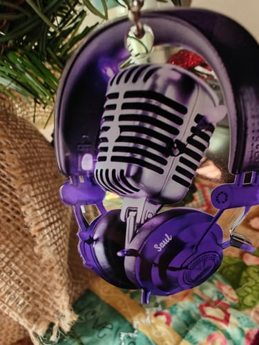 Customer photo review of Personalized Microphone Christmas Ornament-Gifts For Sing Lover-2024 New Release