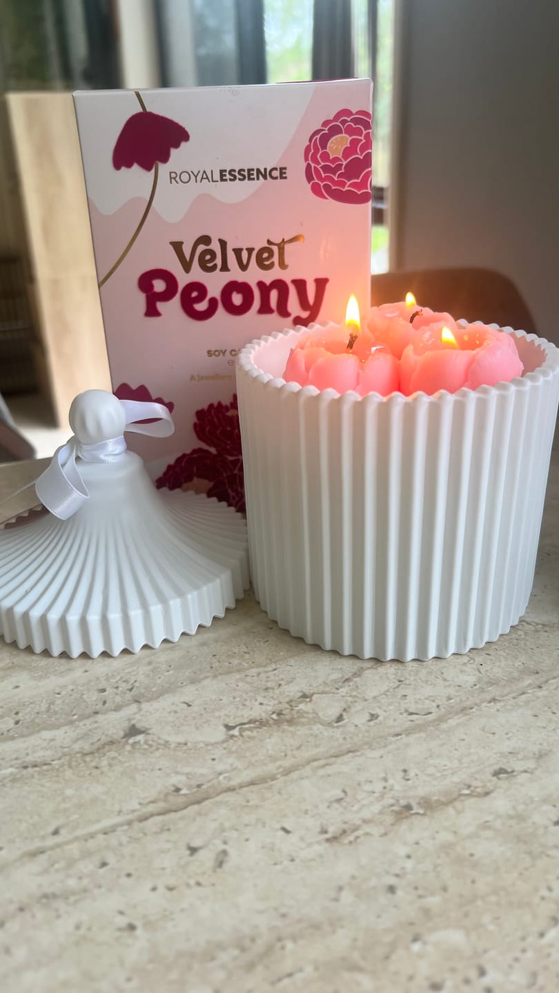 Customer photo review of Velvet Peony (Candle)