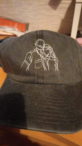 Customer photo review of Chapéu Retrato Line Art