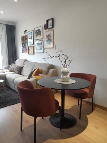Customer photo review of GRIMSTAD - Lot de 2 chaises scandinaves en métal et velours côtelé terracotta
